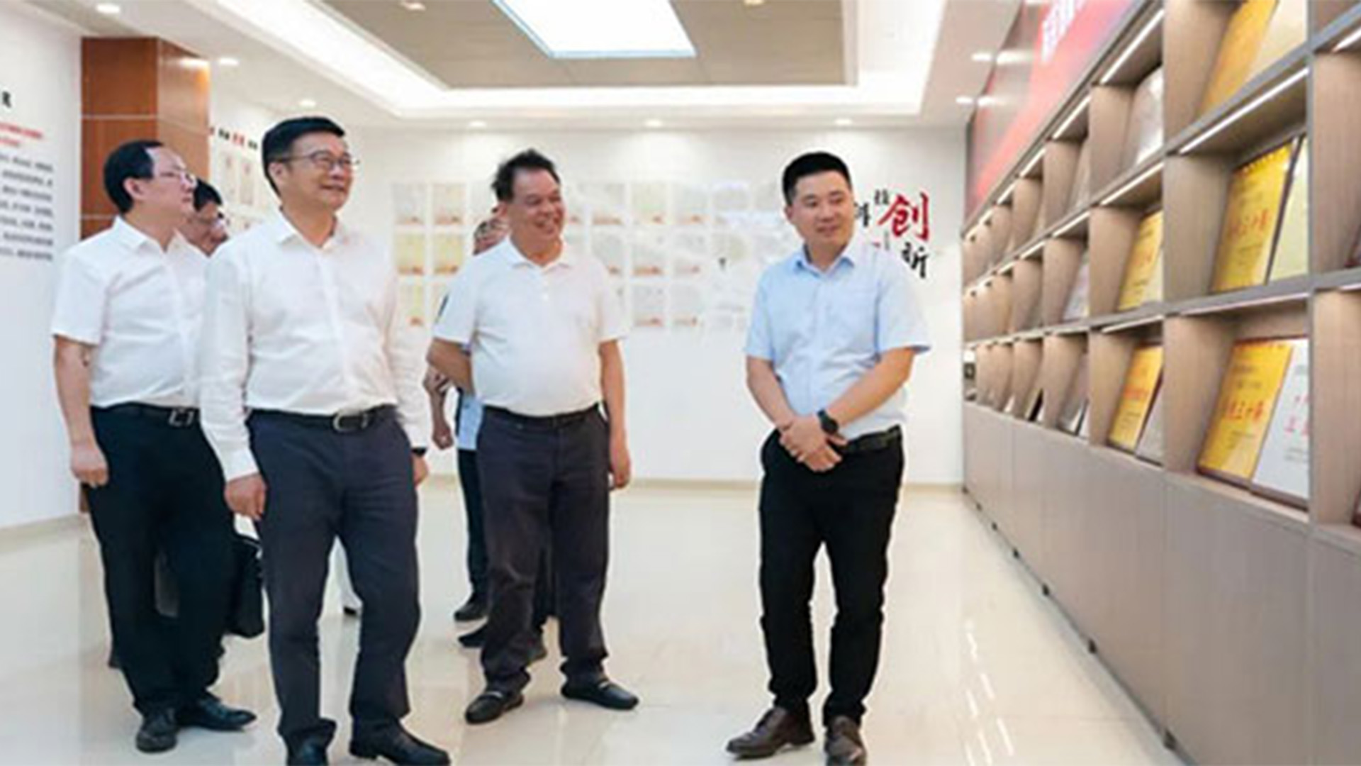 溫州灣新區(qū)黨工委書記、管委會主任周一富走訪浙江石化閥門有限公司